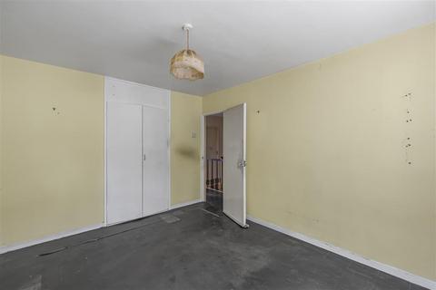 4 bedroom maisonette for sale, Batman Close, W12