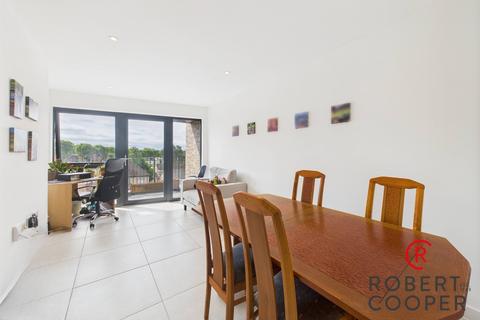 3 bedroom apartment for sale, Eastcote Lane, Rayners Lane, HA2