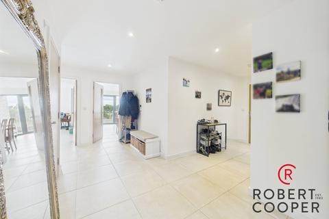 3 bedroom apartment for sale, Eastcote Lane, Rayners Lane, HA2