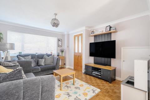 3 bedroom end of terrace house for sale, Busdens Close, Surrey GU8