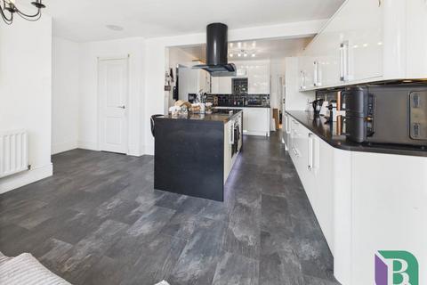 32 Chalton Heights, Chalton, Luton, LU4 9UF