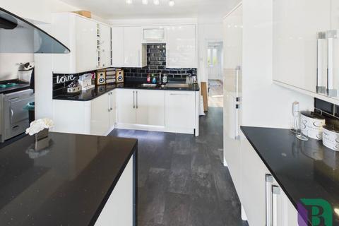 32 Chalton Heights, Chalton, Luton, LU4 9UF