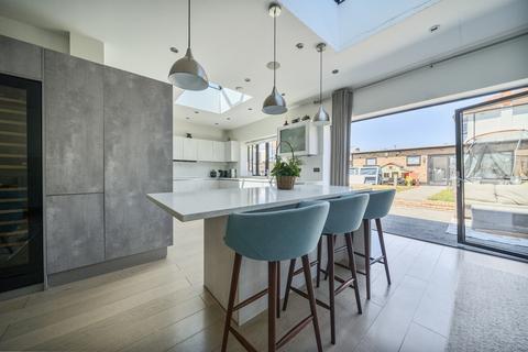 5 bedroom semi-detached house for sale, Bexley Road, Eltham