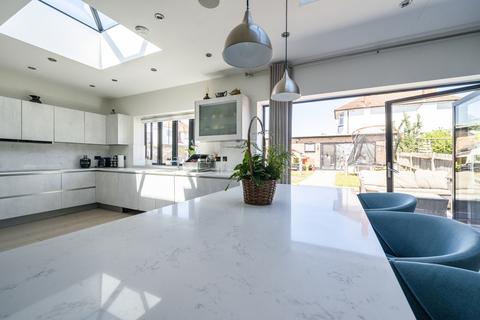 5 bedroom semi-detached house for sale, Bexley Road, Eltham