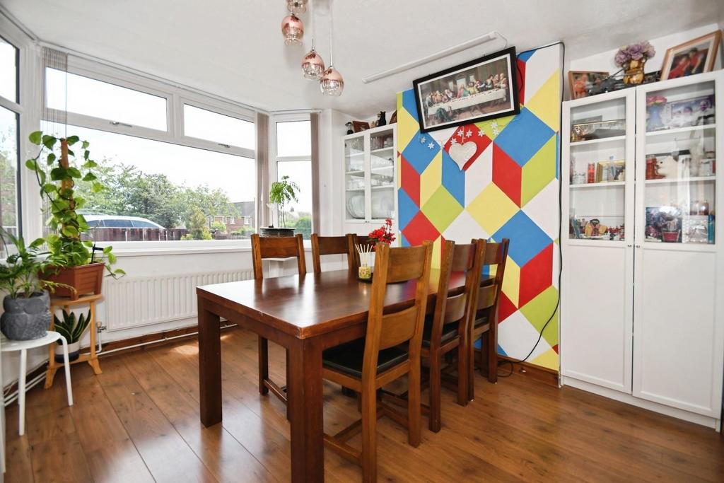 DINING ROOM.jpg