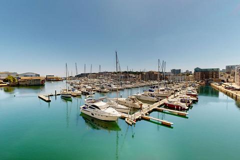 3 bedroom apartment for sale, Harbour Arch Quay, Sutton Harbour, Plymouth.