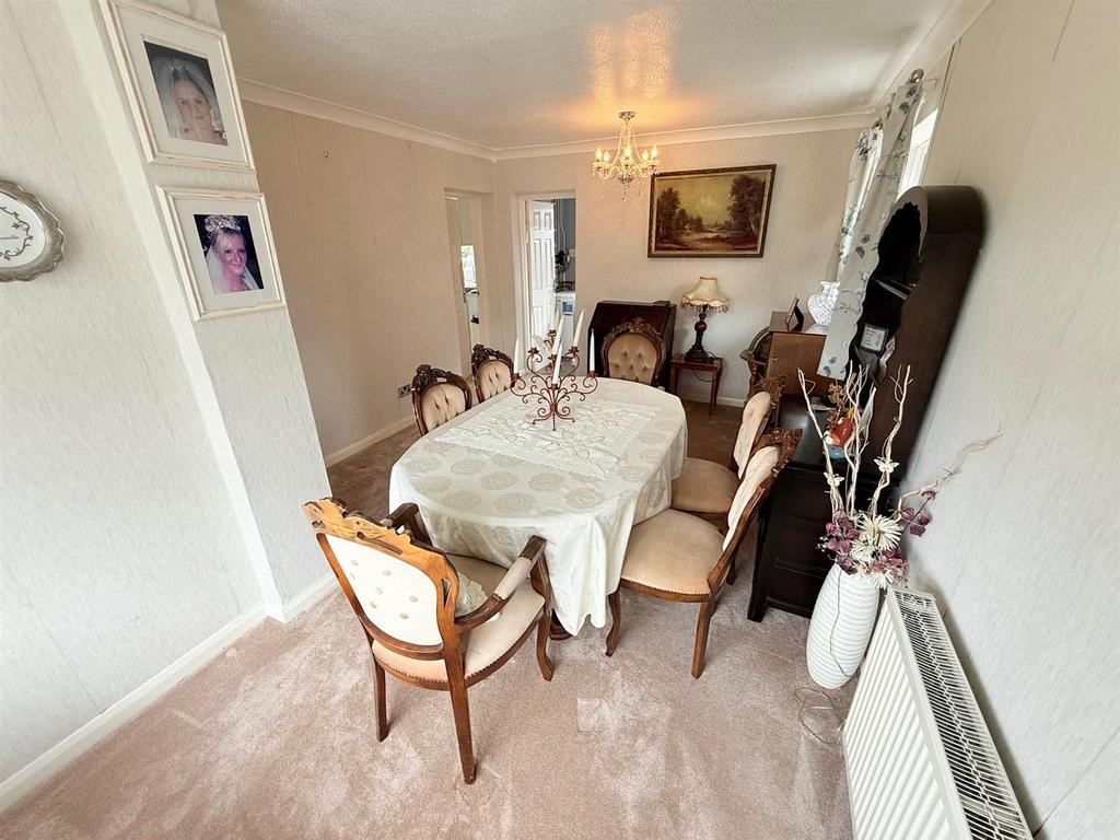 Dining room 2.jpg