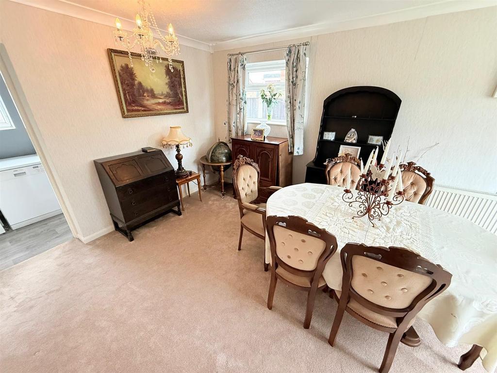 Dining room 3.jpg
