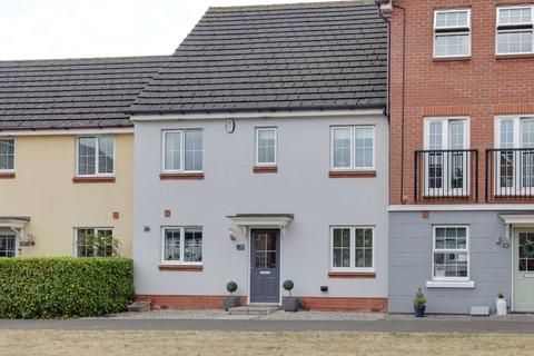 4 bedroom terraced house for sale, Braiding Crescent, Braintree CM7