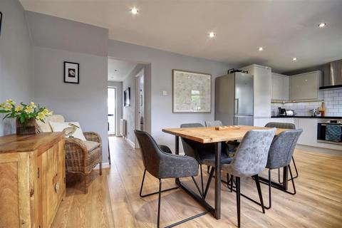 19 Cricketers Field, Staplecross, Robertsbridge, TN32 5QQ