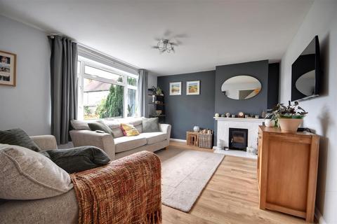 19 Cricketers Field, Staplecross, Robertsbridge, TN32 5QQ