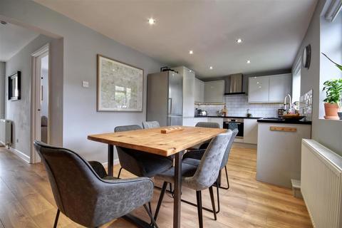 19 Cricketers Field, Staplecross, Robertsbridge, TN32 5QQ