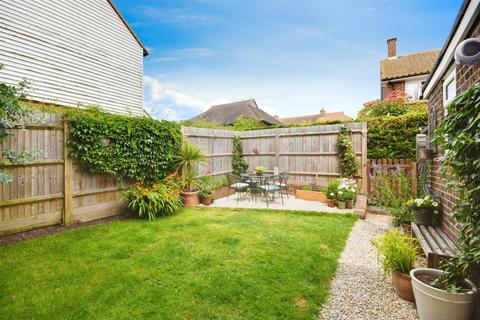 19 Cricketers Field, Staplecross, Robertsbridge, TN32 5QQ