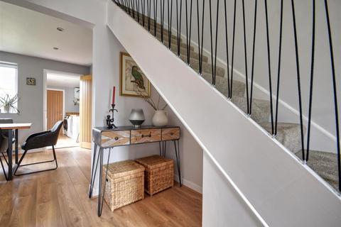 19 Cricketers Field, Staplecross, Robertsbridge, TN32 5QQ