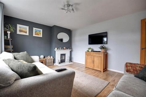19 Cricketers Field, Staplecross, Robertsbridge, TN32 5QQ