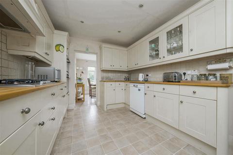 7 Broad Acre, Bricket Wood, St Albans, AL2 3RX