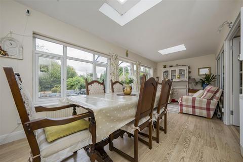 7 Broad Acre, Bricket Wood, St Albans, AL2 3RX