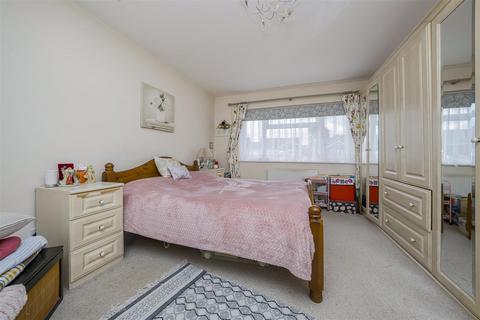 7 Broad Acre, Bricket Wood, St Albans, AL2 3RX