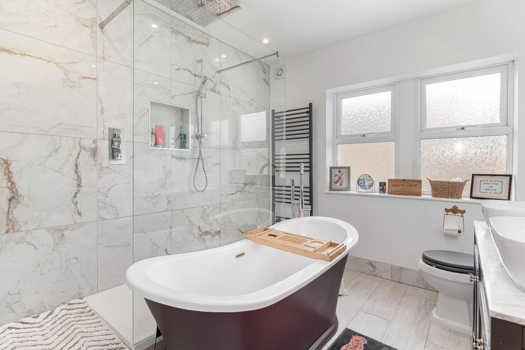 Family Bathroom.jpg