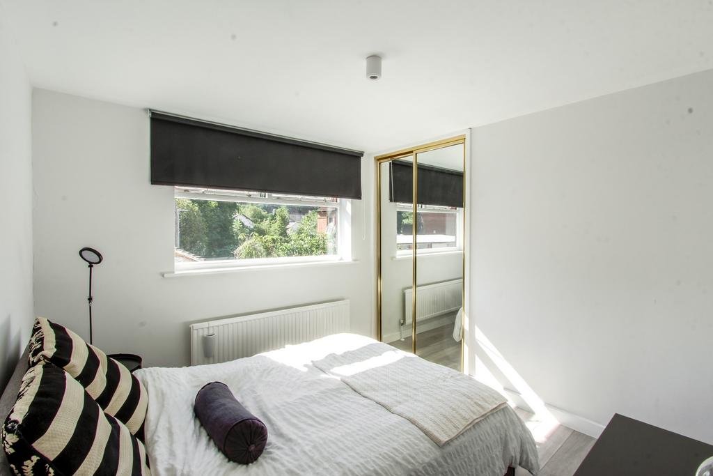 Bedroom 1a