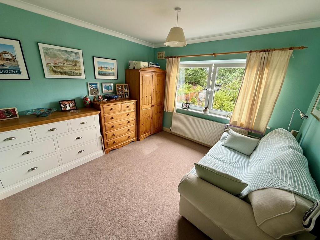VR129 Bed2.jpg