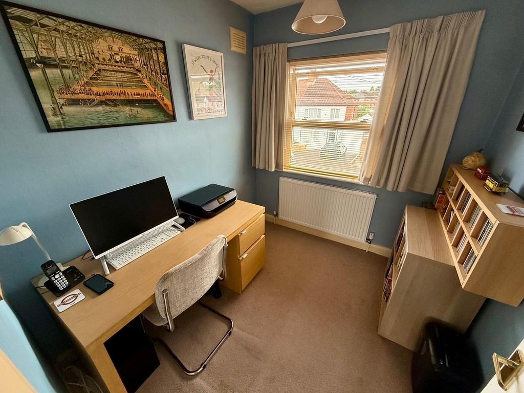 VR129 Bed3.jpg