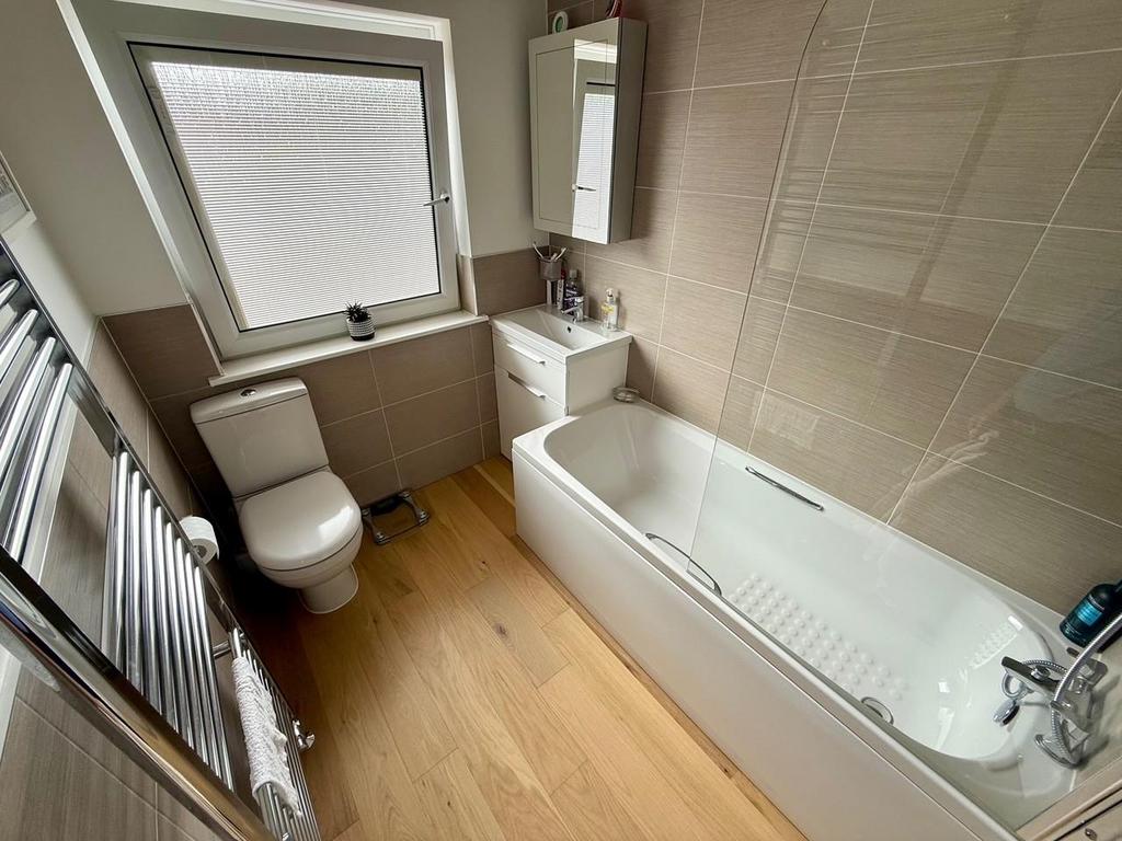 VR129 Bathroom.jpg