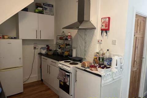 1 bedroom flat to rent, 73 Commercial Street, Risca,