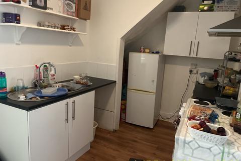 1 bedroom flat to rent, 73 Commercial Street, Risca,