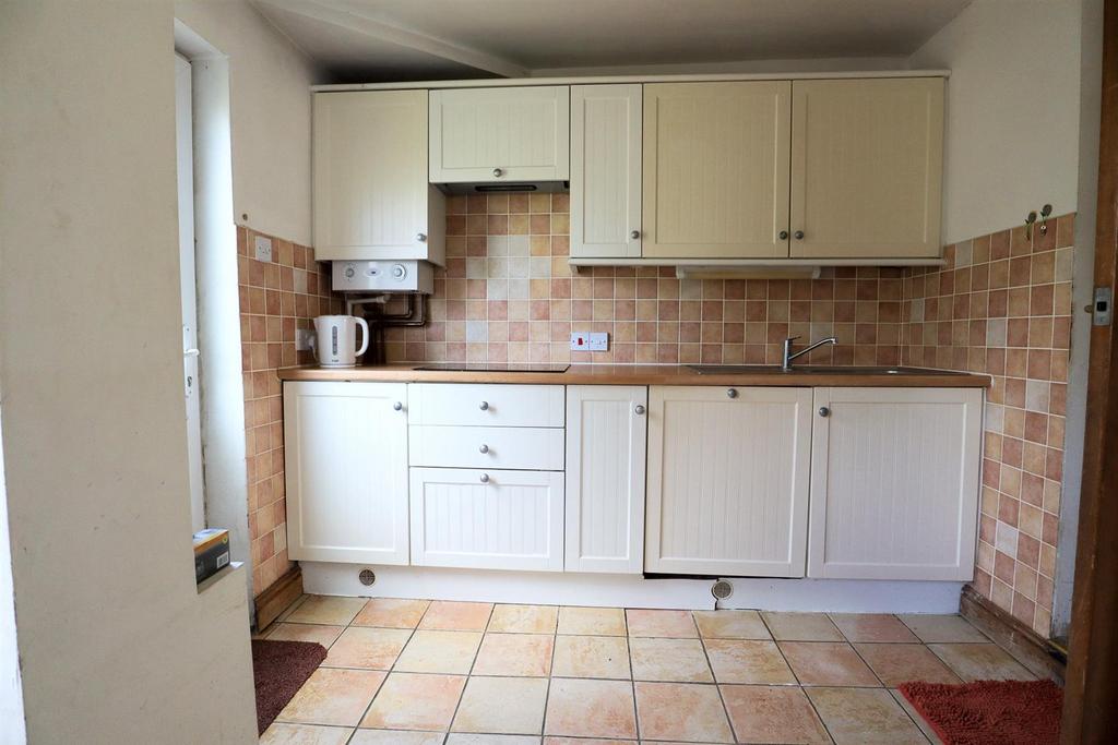 Kitchen (3).jpg