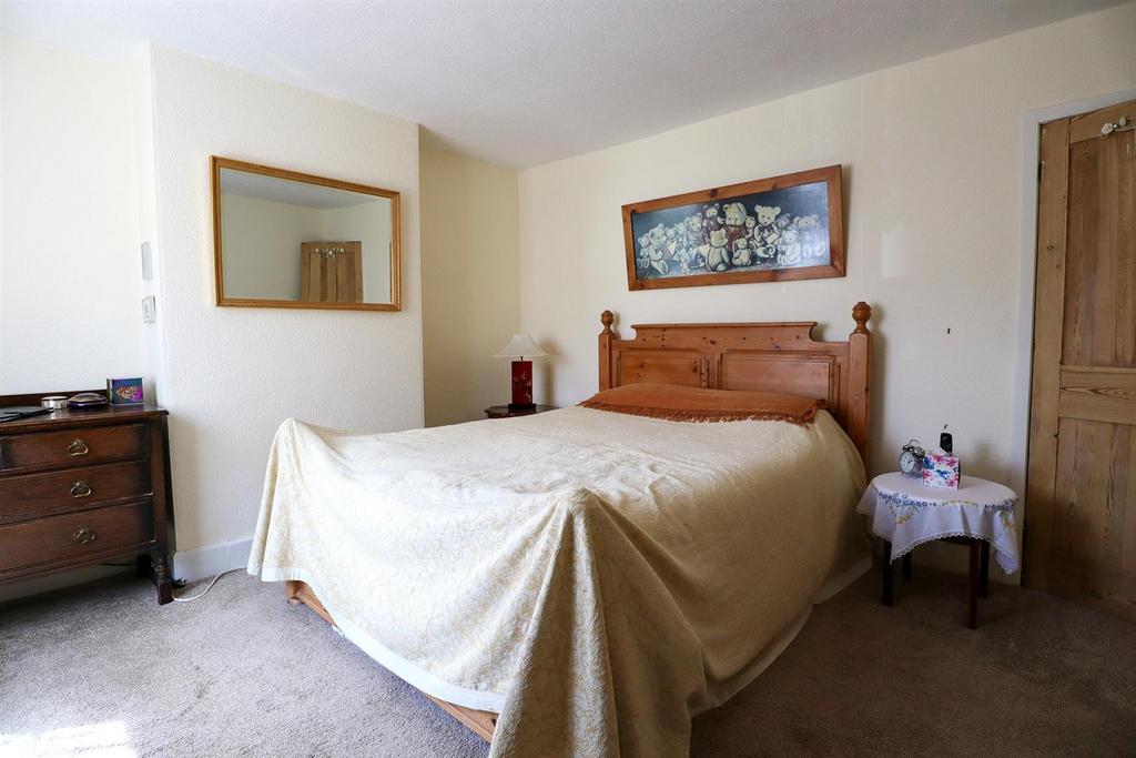 Bedroom 1.jpg