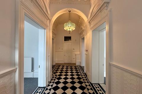 3 bedroom flat to rent, Hamilton Mansions, Hove BN3