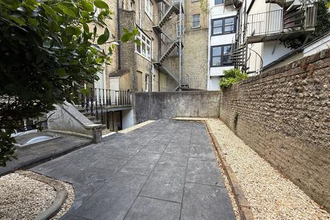 3 bedroom flat to rent, Hamilton Mansions, Hove BN3