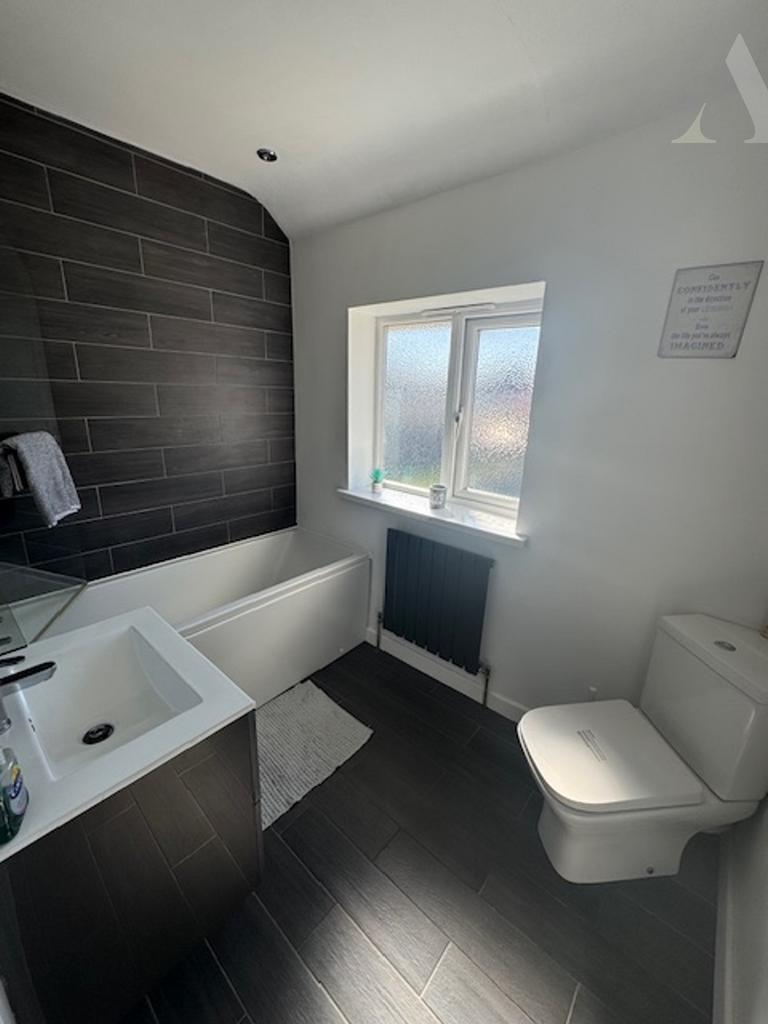 220 Old Croft Lane Bathroom