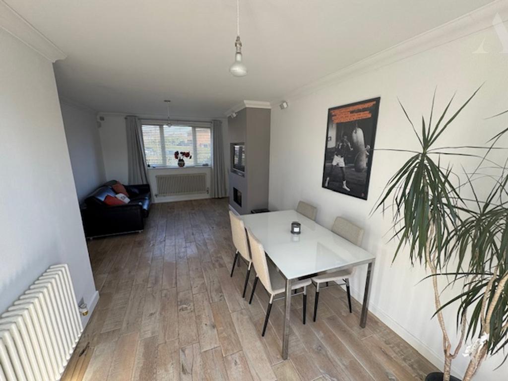 220 Old Croft Lane diner