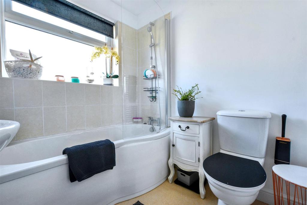 Bathroom 1.jpeg