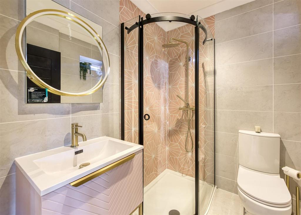 34 Post Office Road-bed2 ensuite.jpg