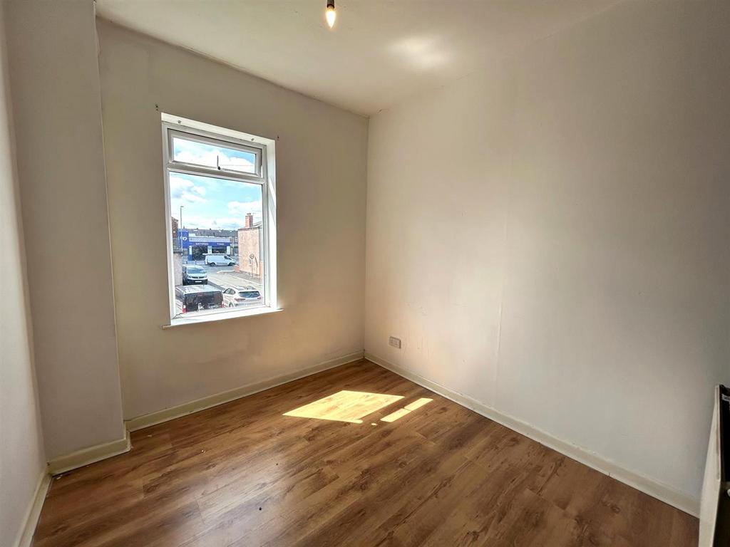 Bedroom 1.jpg