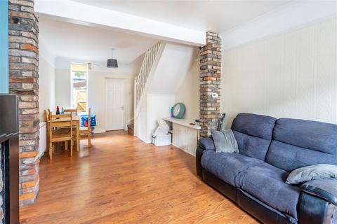2 bedroom detached house to rent, Kitchener Street, Off Huntington Road