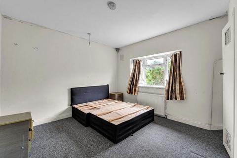 19 Elm Road, Feltham, TW14 8EP