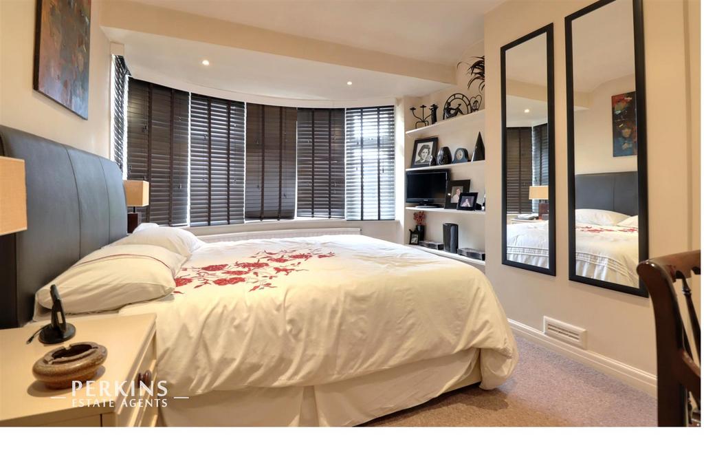 Bed 1.jpg
