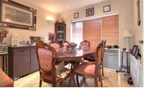 undefined, Greenford, UB6