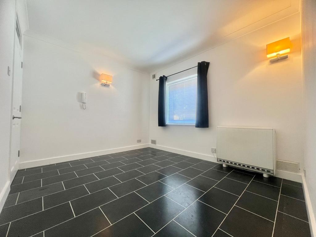 House in Southampton, Sholing - More