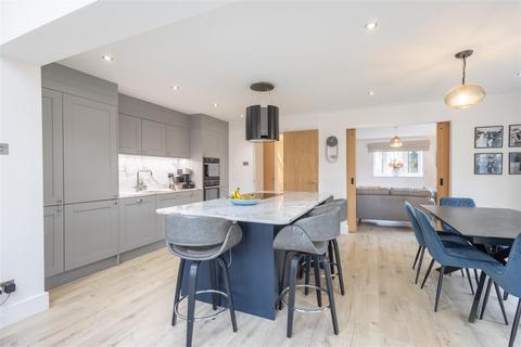 2 Riffhams, Brentwood, CM13 2TW
