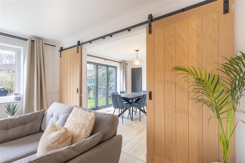 2 Riffhams, Brentwood, CM13 2TW