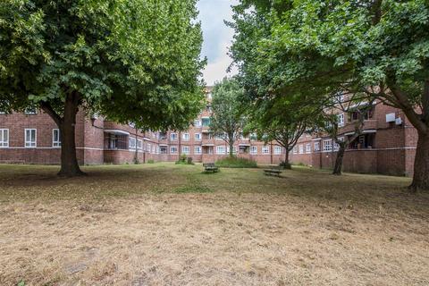 2 bedroom flat for sale, Mayville Estate, London