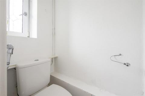 2 bedroom flat for sale, Mayville Estate, London