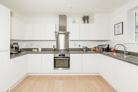 2 bedroom apartment to rent, Elvian Close, Reading, RG30