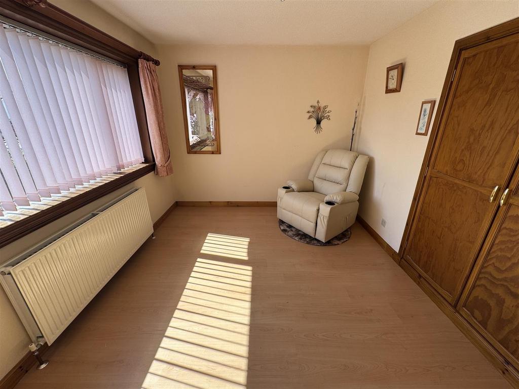 Bedroom 1.jpg