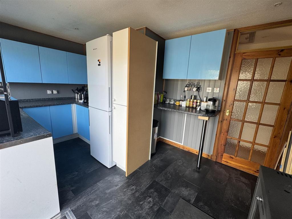 Kitchen 4.jpg
